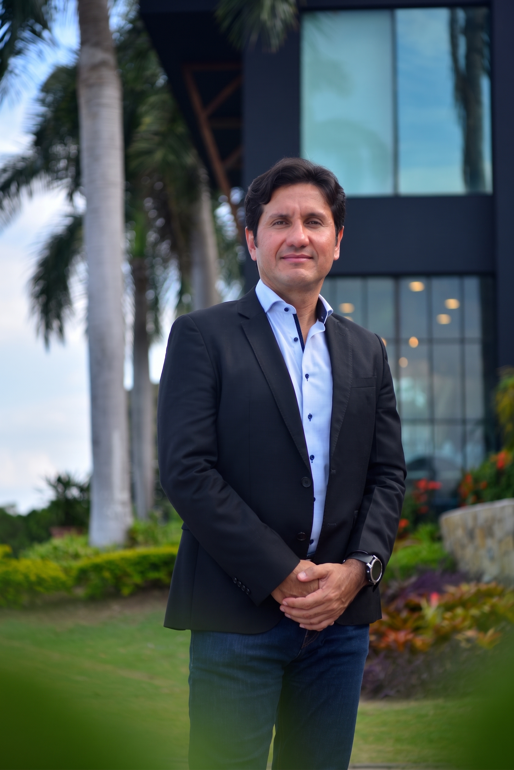 Retrato corporativo ejecutivo en exteriores, Ecuador