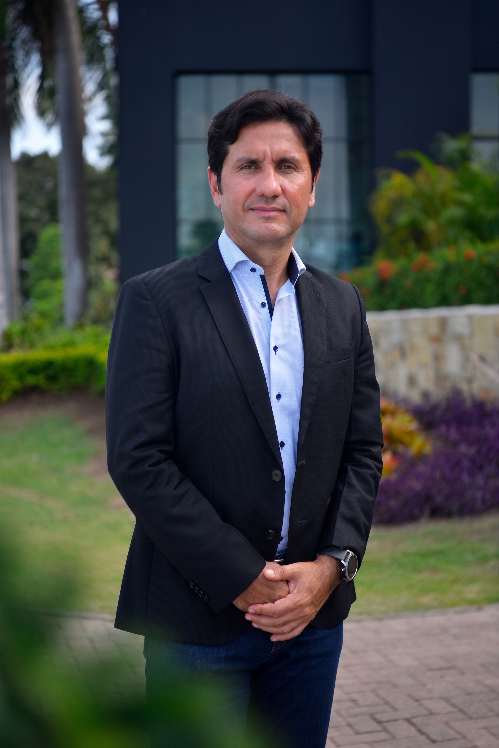 Retrato corporativo ejecutivo en exteriores, Guayaquil